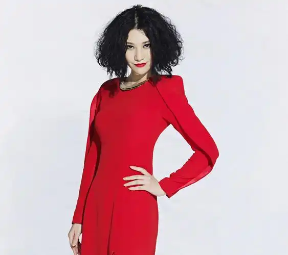 第一超模主持人尚雯婕壁纸