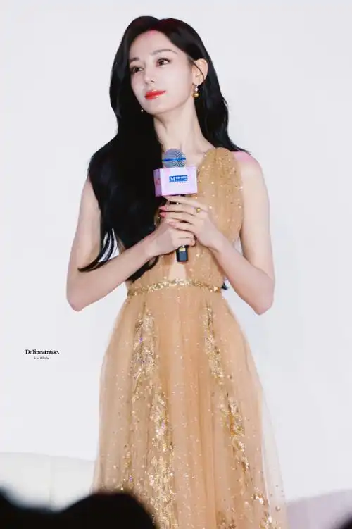 迪丽热巴轻纱拖地裙##迪丽热巴活动直播