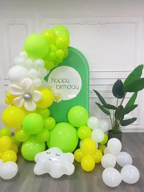 简单的气球布置果绿色和黄色搭配