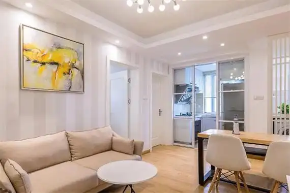 90平米的小三房户型不算小,在确认了装修*是全包装修后,90平米的小三