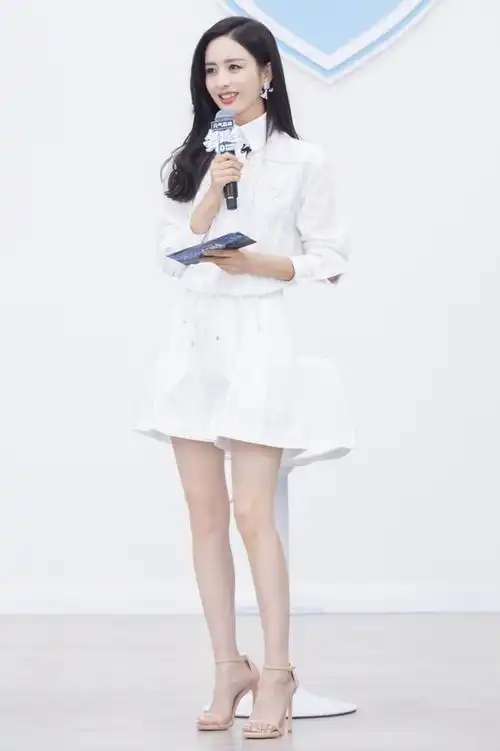 佟丽娅美腿大赏第一次见这么白的腿