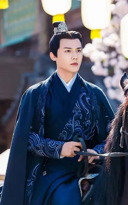 熬过了古偶男的"天花板"和"反面教材",真正的古装美男潮来了_古偶美