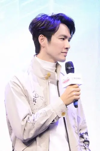 钟汉良现身浙江杭州化身治愈暖男分享解压秘籍