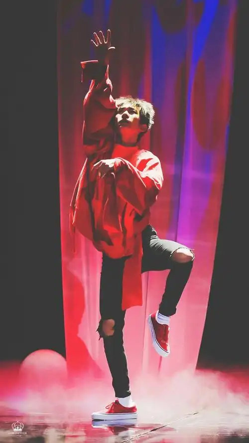 易烊千玺tfboys湖南卫视快乐大本营舞蹈高清帅气