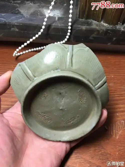 宋代精美越窑秘色瓷片