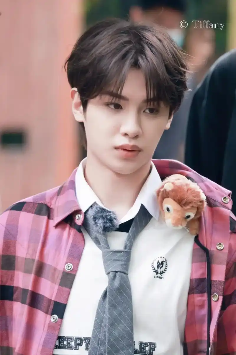 黄明昊justin #黄明昊 #justin #全力以赴的 - 抖音
