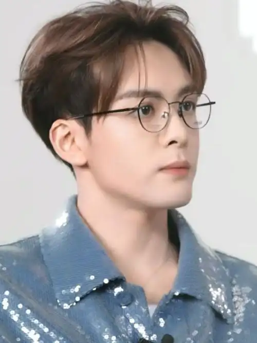 曾舜晞眼镜斯文感##曾舜晞身披银河##曾舜晞古希腊掌管眼镜的神