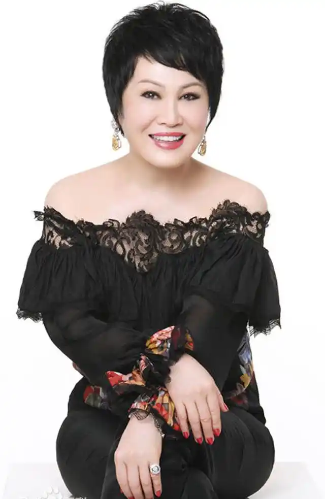 马明斯违背了婚前许下的诺言.