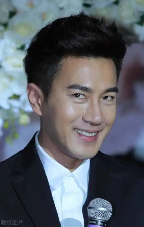 刘恺威接小糯米放学引争议,网友:别拿孩子当噱头!_女儿_杨幂_成长