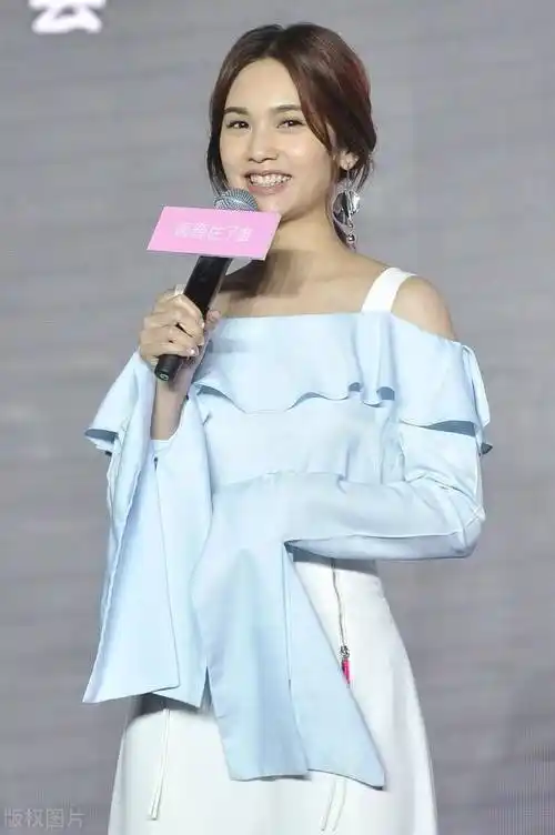 在《乘风破浪的姐姐》这个舞台上,杨丞琳上场时就表示自己心中有一个