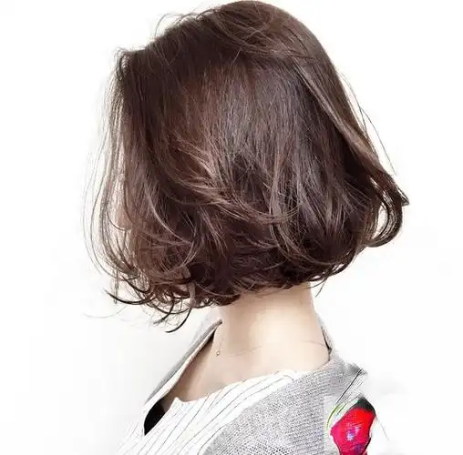 先从短波波头帮大家介绍,内扣的发型最开始流行于沙宣头的设计,但是