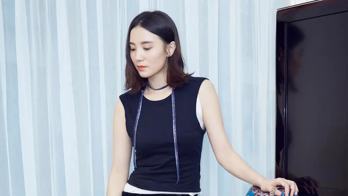 美女演员宋佳高清桌面壁纸下载