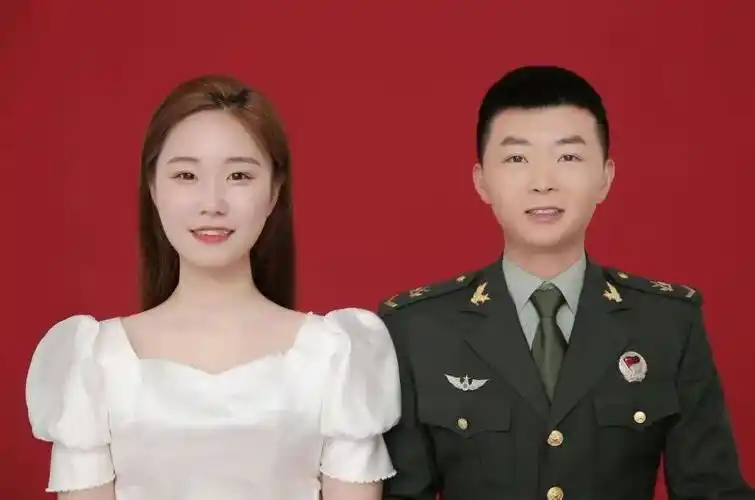 两人已领过结婚证,此次休假回家,是为了与妻子完成婚礼.