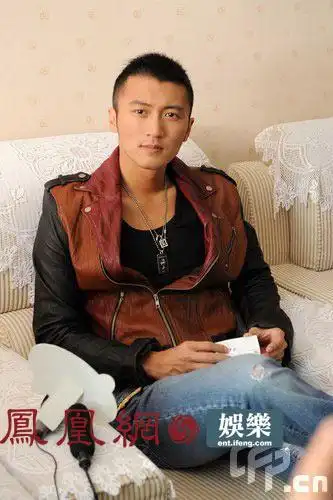 谢霆锋寸头发型