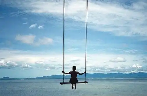 满载回忆摇荡的秋千意境唯美图片