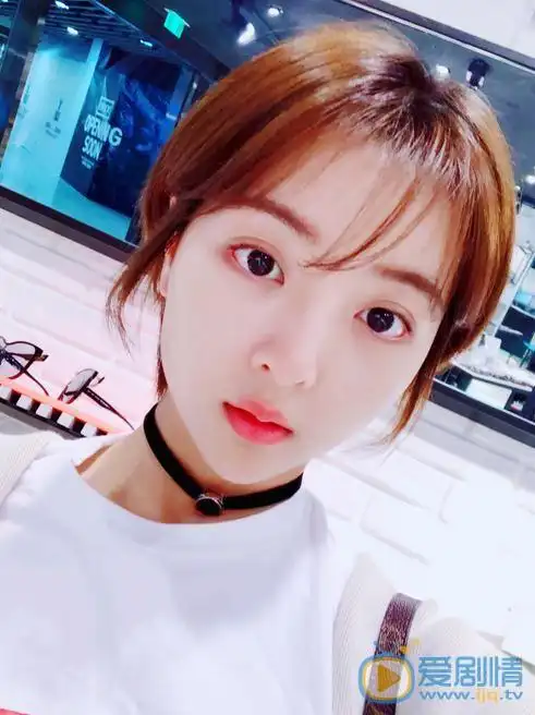 秦鸣悦个人资料简介_秦鸣悦图片写真_生活照_家庭背景-明星库