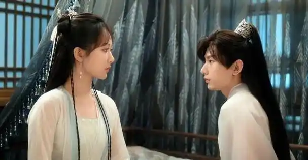 "隐形富婆"杨紫:和顶流男星处成"兄弟情",却遭那英区别对待