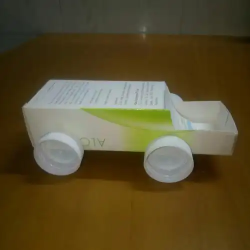 共乐小学 二(2班) 吴皓轩 吉普车手工制作