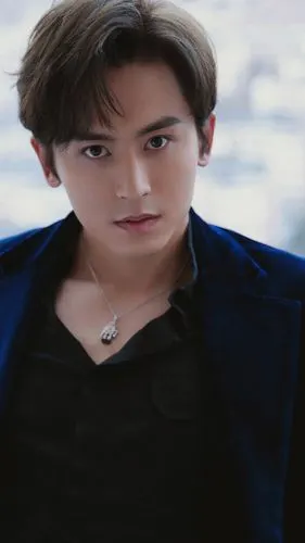 张哲瀚帅气写真手机壁纸