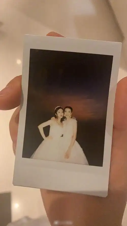 王晓晨晒海边婚纱照仙气十足被赞最美新娘