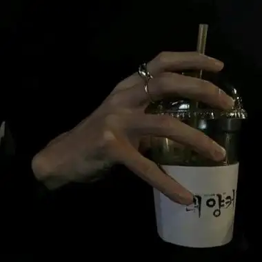 手控高冷男生部位头像