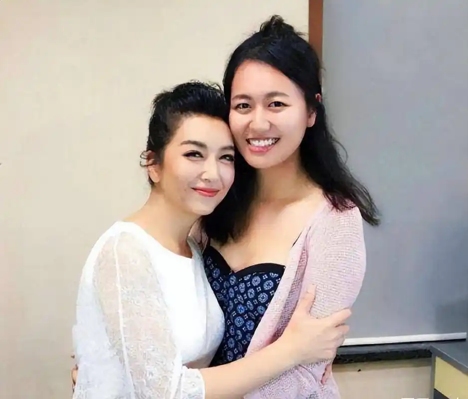 演员田小洁:从工人到演员,并且离过婚,为何还能娶到女神江珊?