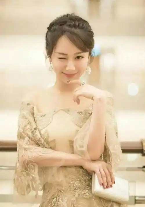 得知杨紫原名后,粉丝表示还是把名字改回来吧(2023得知杨紫原名后)