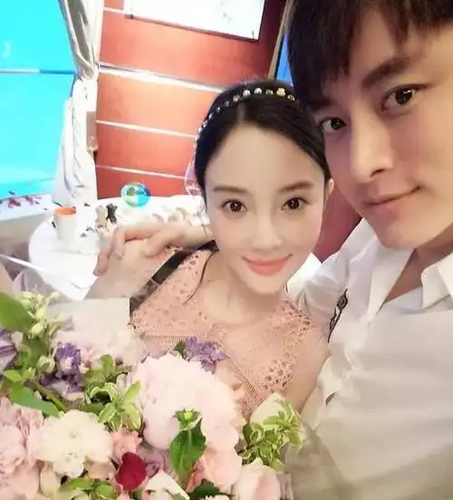 离婚5年后看李小璐和贾乃亮的境遇夫妻差距不言而喻