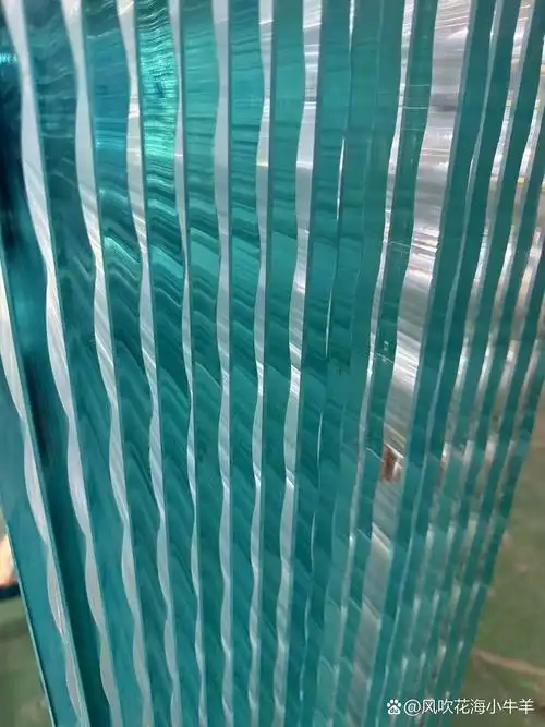 定制瓦楞特种玻璃