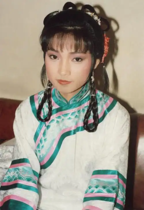 1985年雪山飞狐胡夫人戚美珍剧照