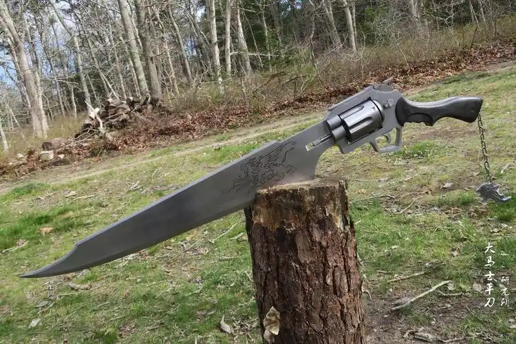 刀匠酷爱制作巨型武器,原型都出自电子游戏和科幻小说!