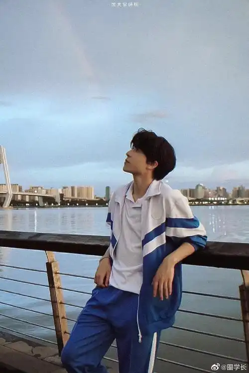 明星校服造型图鉴#现实版校草神颜配上青春少年感尹浩宇就是小说中男