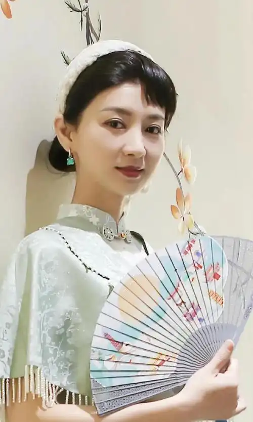 演员斓曦,吃饭路上捡来一个老公,低调幸福十年