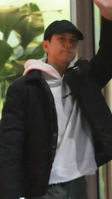 08 上海02北京  #prada代言人李现#|#李现群星闪耀时#绿野寻踪