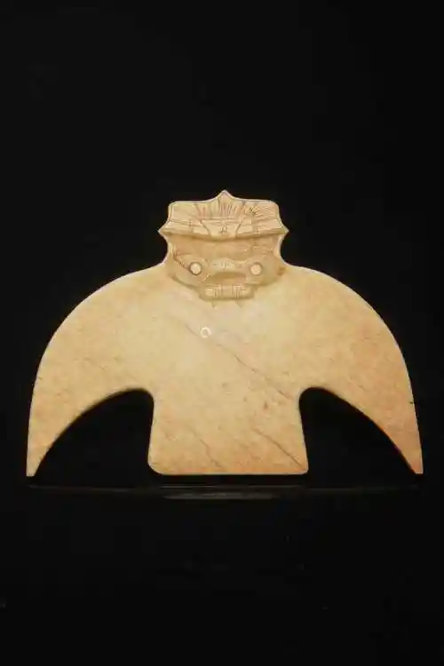 良渚人面兽身纹鸟形玉器两点