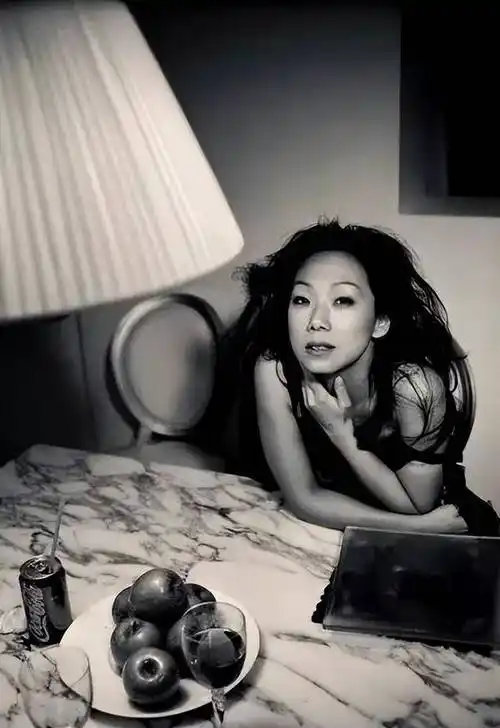 纪实歌手林忆莲:情感经历丰富,如今57岁却仍是孤单一人