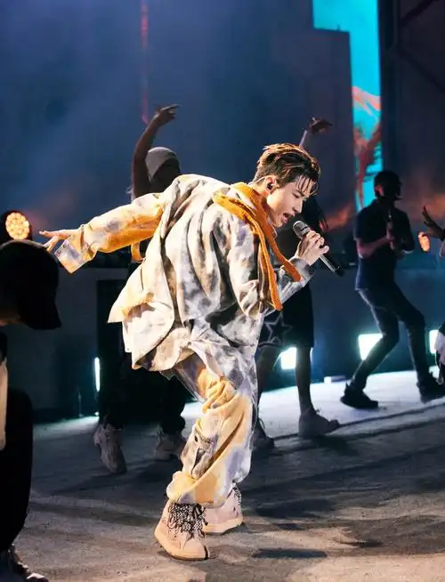 全能艺人刘宪华henry