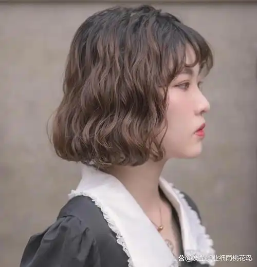 松软耐看的短发全头烫