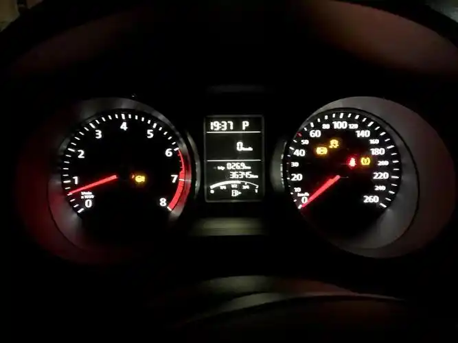 这些黄灯怎么消除不掉,之前开一会儿就没了,现在就一直有_绵阳汽车通