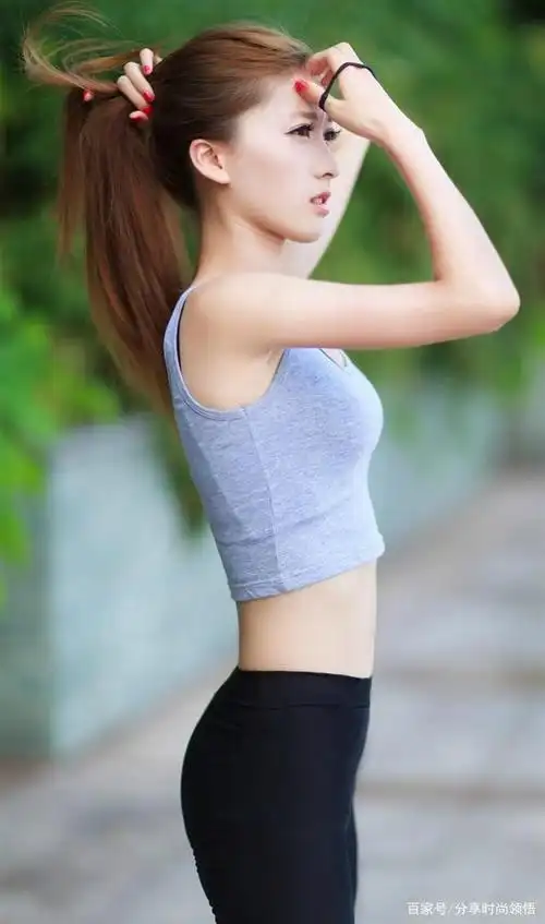 三木博主的"无痕裤"穿搭,真实展现她的完美身材,让人越看越爱