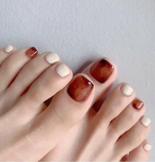 6款2022春夏「足部美甲」图鉴,穿凉鞋美美的_网易订阅