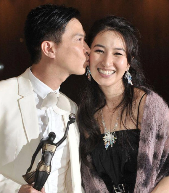 张家辉与关咏荷,最好的爱情是你不欺我少年穷,我不负你糟糠恩