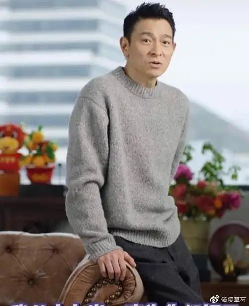 刘德华不仅敬业,在日常生活中也毫无明星架子,这也许是他出道多年仍然