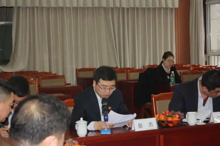 宣化支行行长党委书记崔杰同志,就如何与企业进行深度合作,为企业家