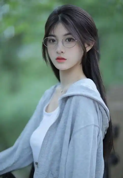 校花美女圆框眼镜恬静写真