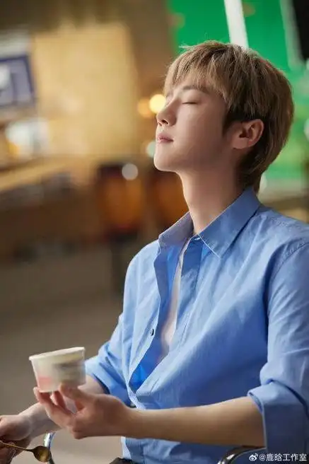 鹿晗工作花絮照 阳光清爽大帅哥,妥妥的梦中男友