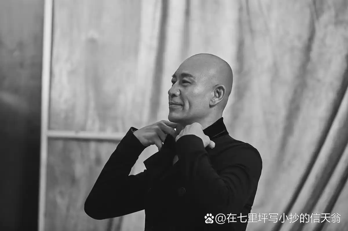 师小红黑白风格写真