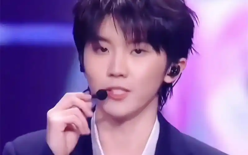 马嘉祺|最喜欢的制服是被嘉祺制服