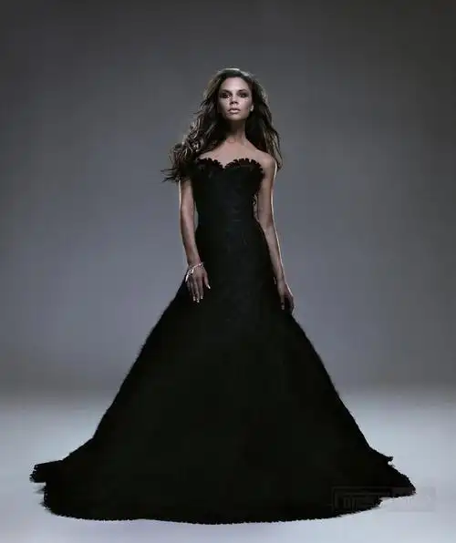 这些惊艳瞬间勾勒出小黑裙的百年进化史-你必须知道!