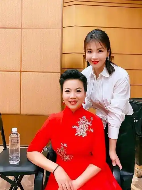 张也回乡时被拍到!